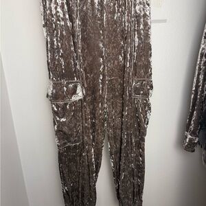 Jessica Simpson Crushed Velvet Champagne colored Jogger Pants | Taupe |